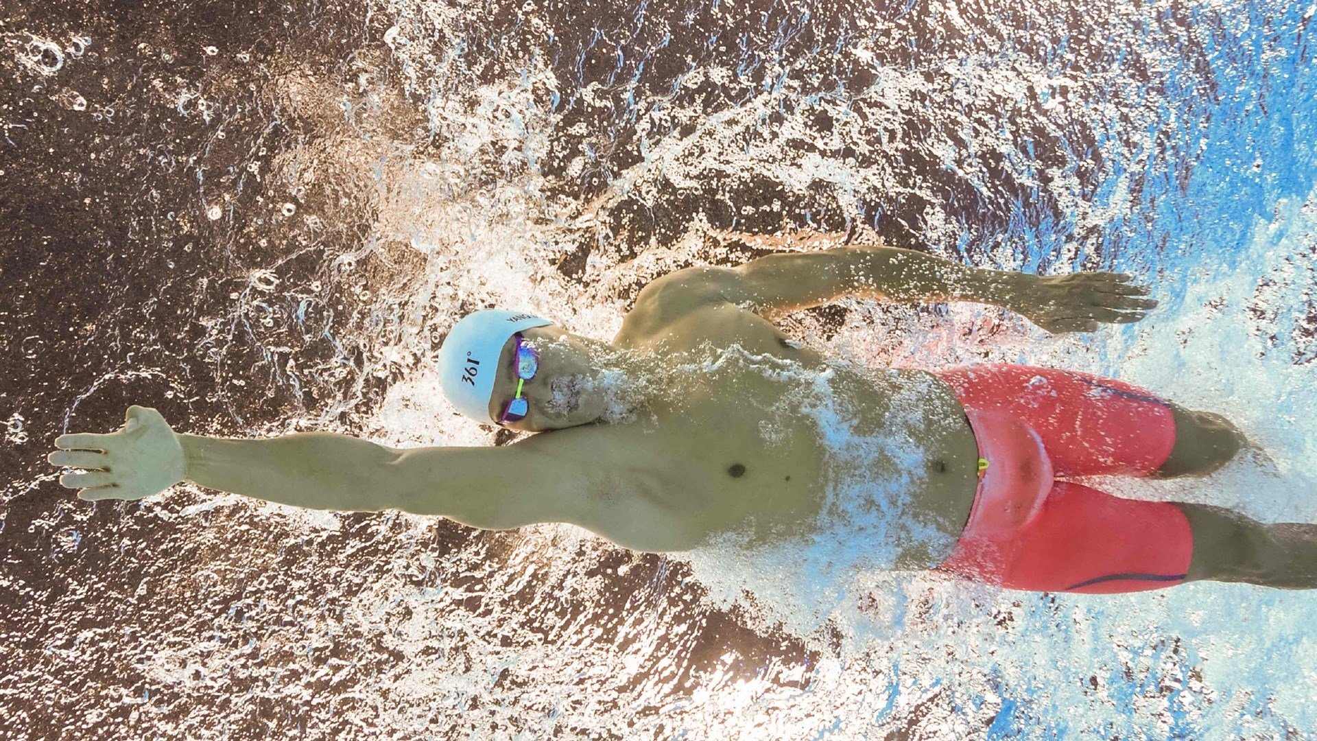 米切尔攻防两端统治，广东队硬仗取胜灰熊